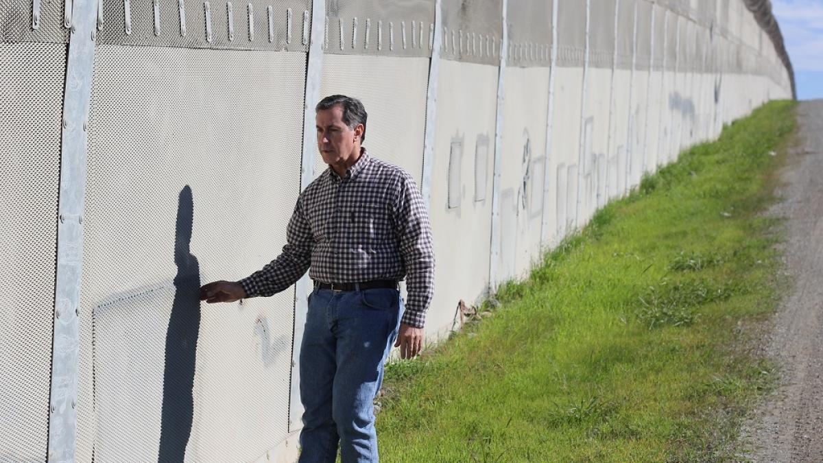 Representative Gary Palmer at the border fence
